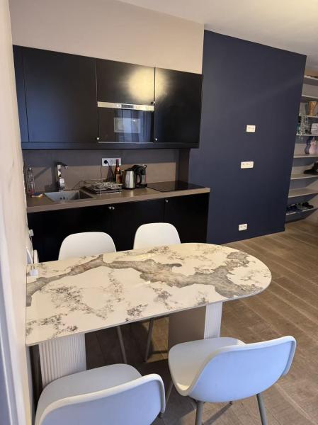 8区一室一厅好房出租